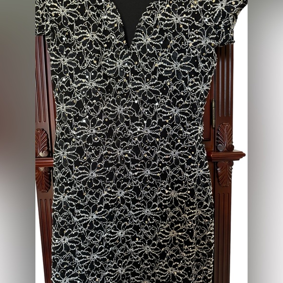 Connected Apparel Short-Sleeve Lace Sheath Dress - Picture 2 of 9